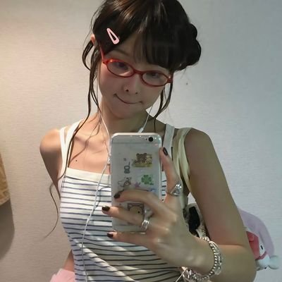 creaahtes's profile picture. scented of feeling.
lost th’ amidst bedazzling 🍏 ‧₊˚๑