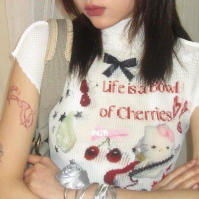 b___ratz's profile picture. find me at, @studioscripts & @mistmontre.