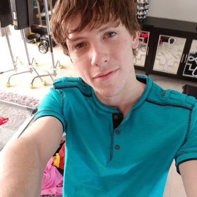 sofiasnowhite01's profile picture. Proud Gay ladies stay off my page and profile 😫😯