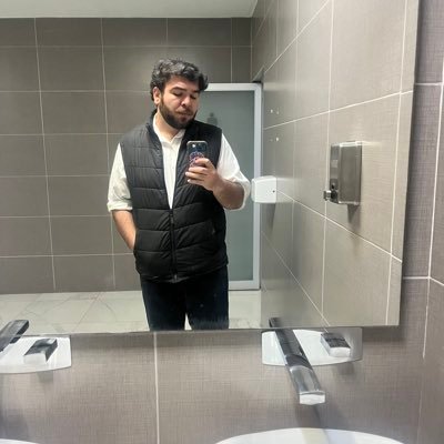 AmigoDeTuGfa's profile picture. orgullo obrero quemados por el sol, aventado al rio gritó, y nadie lo escuchó