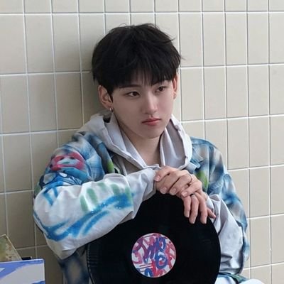 chchhl's profile picture. #킥플립 #계훈