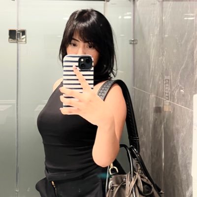 contiaradiction's profile picture. 