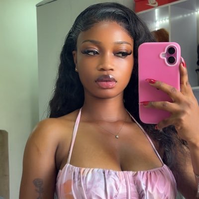 Oyeronkebaby's profile picture. Aries ♈️, iSell jerseys 🛍️…A very Soft Hardworking babe❤️ DM for business 📧 https://t.co/enkKl6Llxt