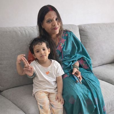 Hug2sonika's profile picture. 