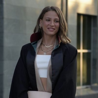 ririyazar's profile picture. Kraliçeler grubundan cnm