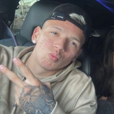 ISIT0VERN0W's profile picture. ⠀⠀⠀⠀ taylor swift and benfica = ♡