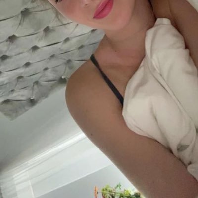 here to make friends and have fun  I really need a sweet handsome sugar daddy ♥️