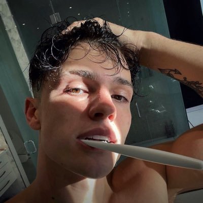 tomasvicrt's profile picture. ʜᴇᴛᴇʀᴏ