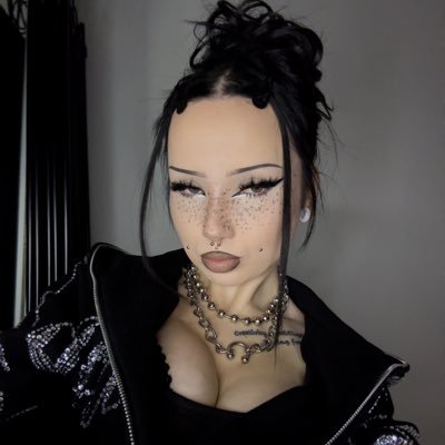 evekozi's profile picture. 😈 alt girl 😈 https://t.co/ycGemG91Rm 😈 https://t.co/ZAA0MhBfHv 😈