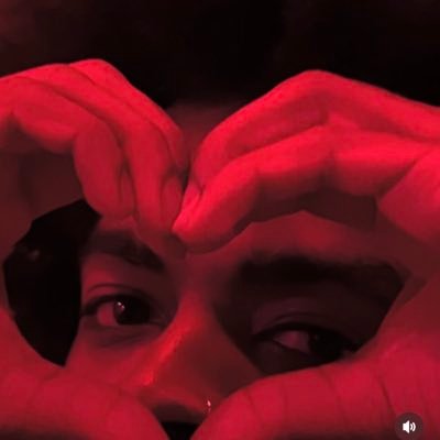 parrlous's profile picture. ᐟ full of danger or risk. ⚠️