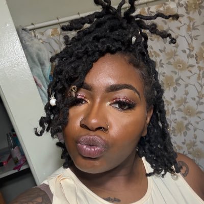 NikiatotheT's profile picture. 422 1222 1103 🩷 414 💕 Nyree & Jerriah 💞 Scorpio 🦂