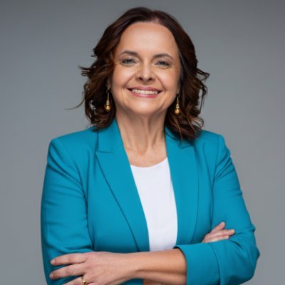 Claudia_Montoya's profile picture. Empodero líderes, docentes y profesionales para adoptar competencias del futuro con IA Generativa | Comunicación estratégica, presentaciones ejecutivas con IA G