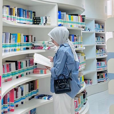 zhaimnida's profile picture. 