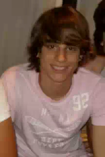 Olá Meu nome é Bruno tenho 19 anos gosto muito de tocar bateria, guitarra, violao e mais alguns instrumentos !
