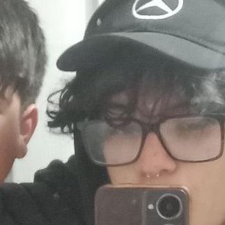 saturaposting's profile picture. idolatro al patocuak y el gusano @vinylbomb