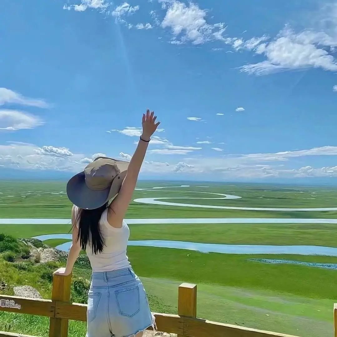 AJNABIAWAIS's profile picture. 책 읽는 게 삶의 낙이에요. 다른 이들의 이야기를 내 시선으로 바라보는 게 신기하답니다. 오늘의 나를 만드는 건 내 선택!