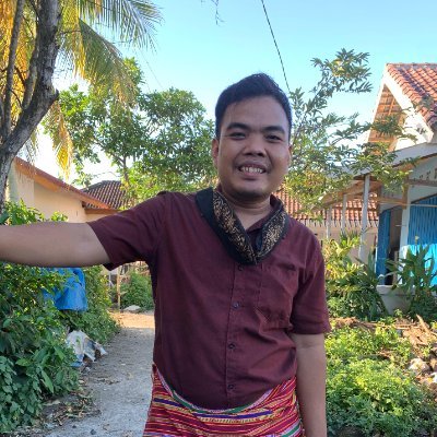 mevelna's profile picture. Pencatat hal-hal kecil yang terlewat, mengaku sebagai penyuka buku, musik, film, dan jalan-jalan di jam tiga dini hari.