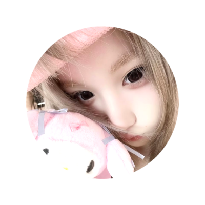 opalinbe's profile picture. 🍓🌙 wrapped in pink moonlight and petal dreams — wandering through quiet nights with calm steps 🧚‍♀️✨