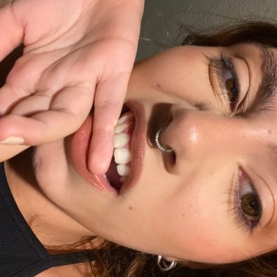 tratszkai's profile picture. não consigo quase nem pensar logo quase nem existo