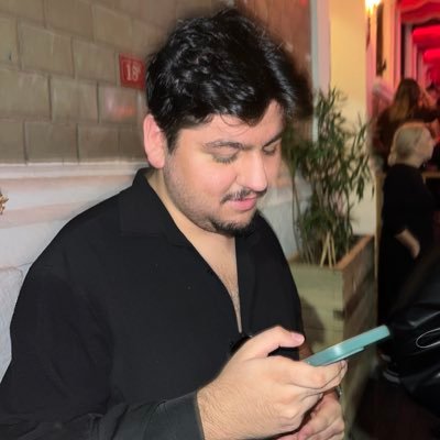 SadeceKros's profile picture. Karalıyorum bir şeyler