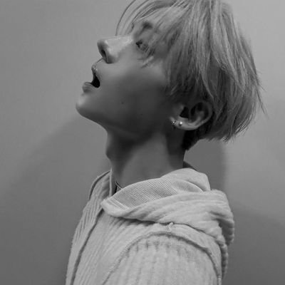 Radiohedz's profile picture. you broke another mirror, you're turn into something you aren't. don't let me high, don't let me dry. ℭ𝔜𝔅𝔈ℜ.