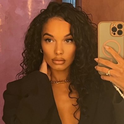 ChaliceChanel's profile picture. sagittarius 🍒