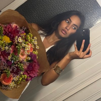 AmiKh__'s profile picture. fría, sentimental