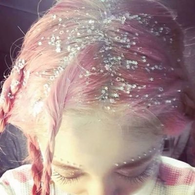 nichefawn's profile picture. figuring it out🐛🐛🐛