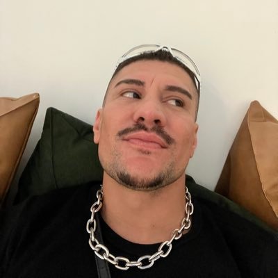 pauloporem's profile picture. sometimes funny, sometimes brutal