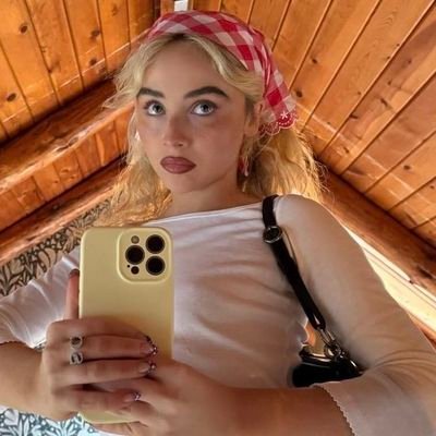 ETERNALFR1ENDS's profile picture. certified yapper !!
                                                                           she/her ♡