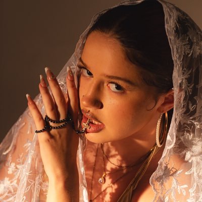 nicolinhadazo's profile picture. 