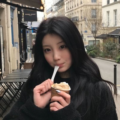 luvforgood's profile picture. 너무 현실적인 이야기는 하지마 그럼 진짜 살아있는 거 같잖아