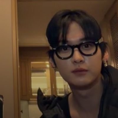 sungsboba's profile picture. 🐰: 🐿️ has to stick 2gether with me