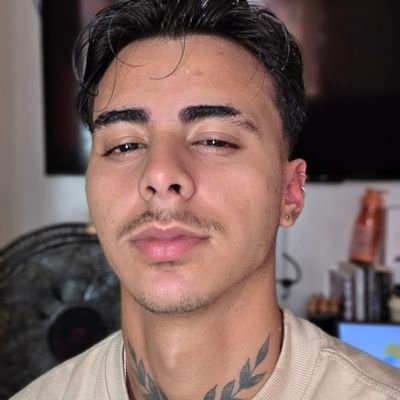 guiulierme's profile picture. meu surto publico aqui 🙂‍↔️
43