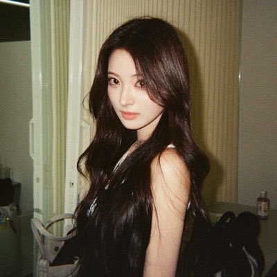 anameovv's profile picture. A girl is as soft as claws are merciful