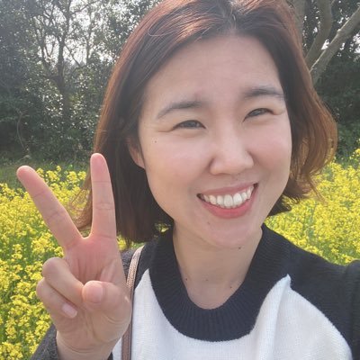choipd_log's profile picture. 여행하고 기록하는 정은씨의 로그북🌈 • 📷 소심한 40대의 대범한 지구 구경 • 💻 일할 땐 미디어강사 & PD • 🏠 집에선 딸·개님 수발러 • 🎸 음악만 들리면 심박수 상승 📍 제주 베이스 | 숨 쉬듯 여행 중 ✈️