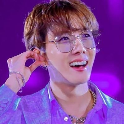LauraxHyunseok's profile picture. MultiStan✨
Concert Addict 🎵
Hoseok/Hyunjin/Hwa ult 👑
Baby💜
Phoenix🐺
Mimie😿💔
𝓦𝓮 𝓪𝓻𝓮 𝓫𝓪𝓬𝓴 ⟭⟬
