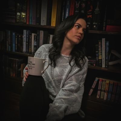 MrsRossinator's profile picture. worshipper • wife • dog mom • artist • gamer