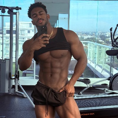 therealbroon73's profile picture. Do you like dark chocolate? 🍫👇🏿