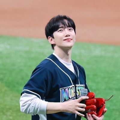 shiningbxn's profile picture. ติ่งสาวคนหนึ่ง แม่ลูก 2 (น้องนินจา น้องตงตง)