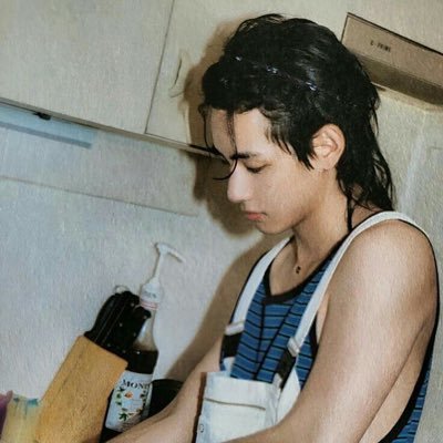 taehyvngology's profile picture. come what may, change of heart, who can say? ·.༄࿔◞♡ |🍁🍉|