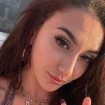 Isabell37793328's profile picture. I answer when online