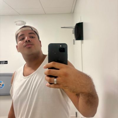 yesimelijah's profile picture. 25 | he/him | i like movies, being gay, and drinking wine