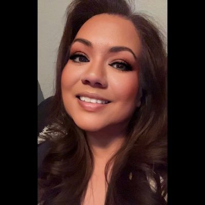 Nessyssary's profile picture. Inside me, there's a thin woman trying to get out. Luckily, I can shut her up with pizza :)