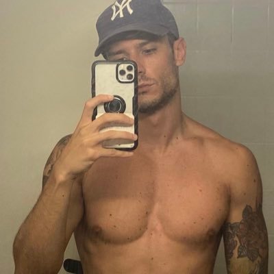 RiIeyBiers's profile picture. “Maybe it’s good night for me, but it’s time for you to wake up.” {RP/FL - Parody - 18+}