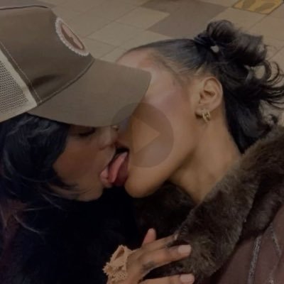 wlwfem's profile picture. chronic reposter (nsfw) here for the girl kissers 💍👩🏽‍❤️‍💋‍👩🏾 | bi | 24 | !mdni!