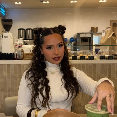 xlilysalvatorex's profile picture. 