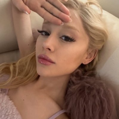 hobismeu's profile picture. ⠀⠀ perfil oficial da namorada do hoseok