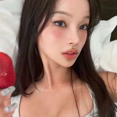 auleboo's profile picture. 월경ㅤ𝗅𝗂𝗉ㅤ𝗀𝗅𝗈𝗌𝗌ㅤ&ㅤsunscreen   ♡🌸