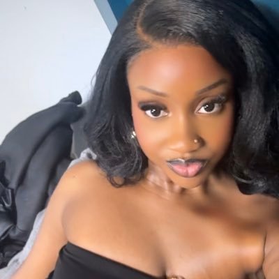 yvsmiine_m's profile picture. 